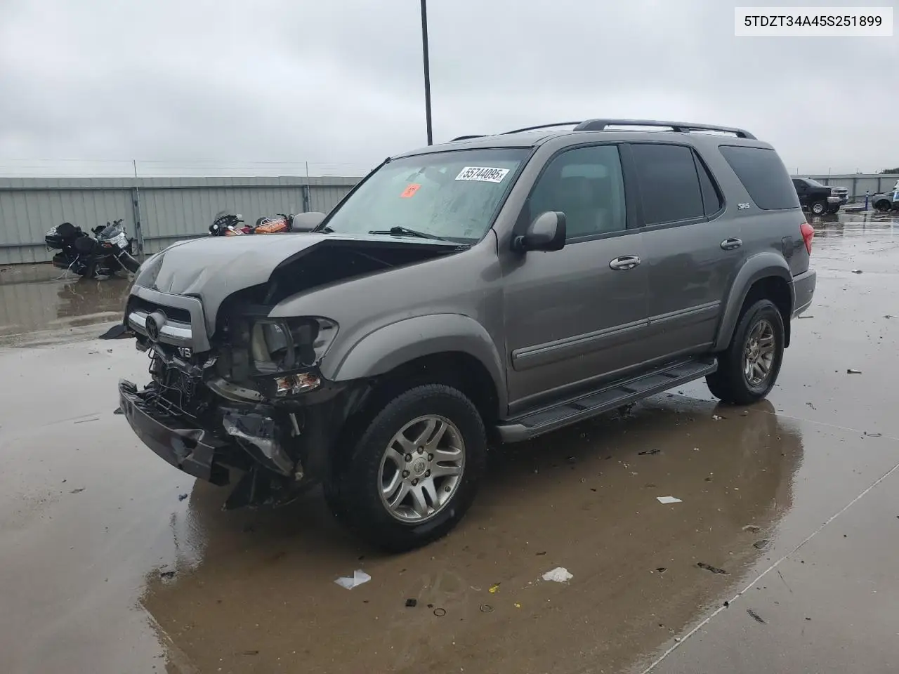 2005 Toyota Sequoia Sr5 VIN: 5TDZT34A45S251899 Lot: 55744095