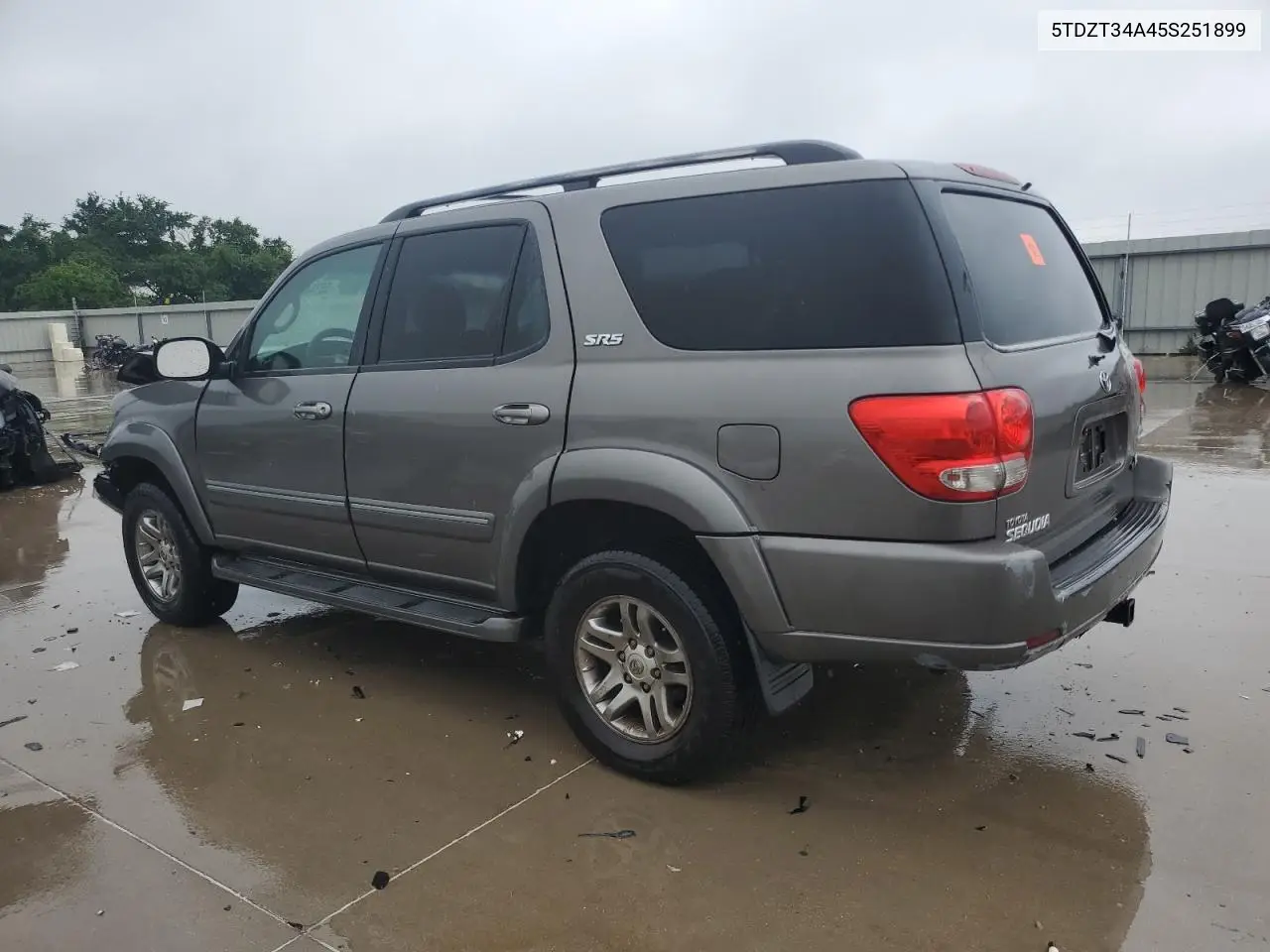 2005 Toyota Sequoia Sr5 VIN: 5TDZT34A45S251899 Lot: 55744095