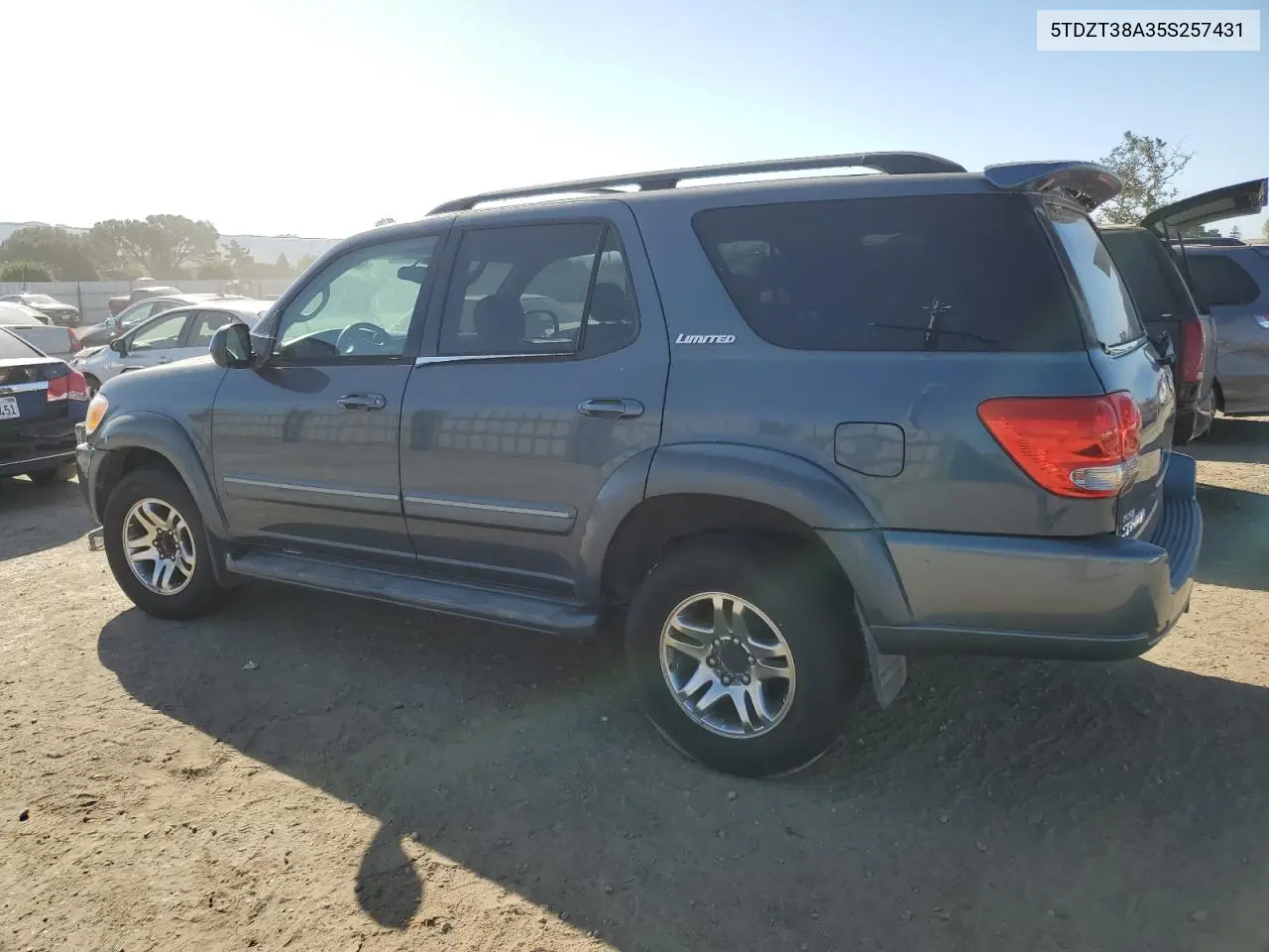 2005 Toyota Sequoia Limited VIN: 5TDZT38A35S257431 Lot: 56550585