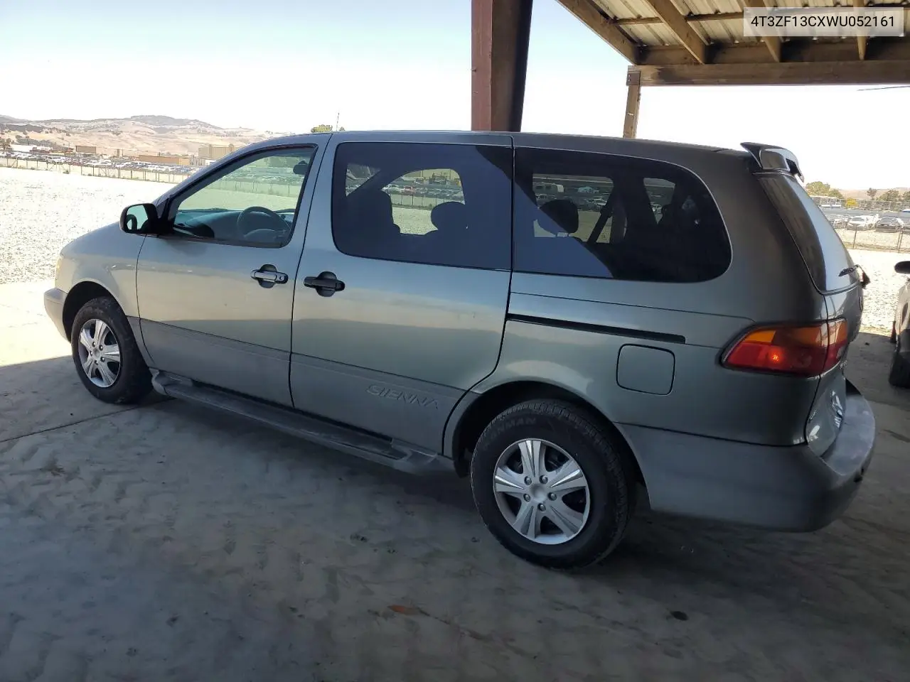 1998 Toyota Sienna Le VIN: 4T3ZF13CXWU052161 Lot: 62871745