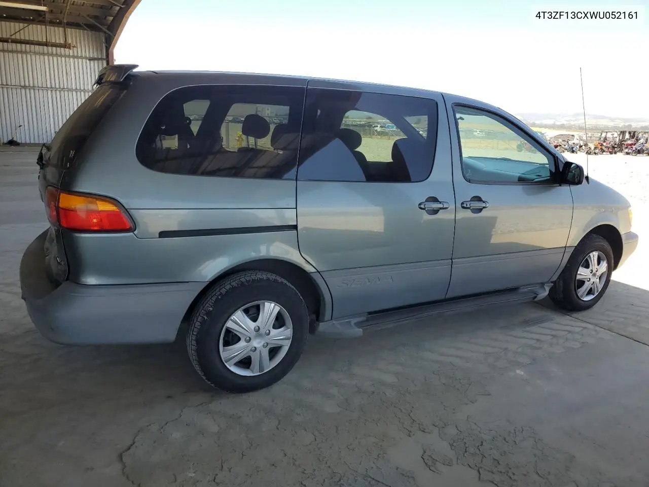 1998 Toyota Sienna Le VIN: 4T3ZF13CXWU052161 Lot: 62871745