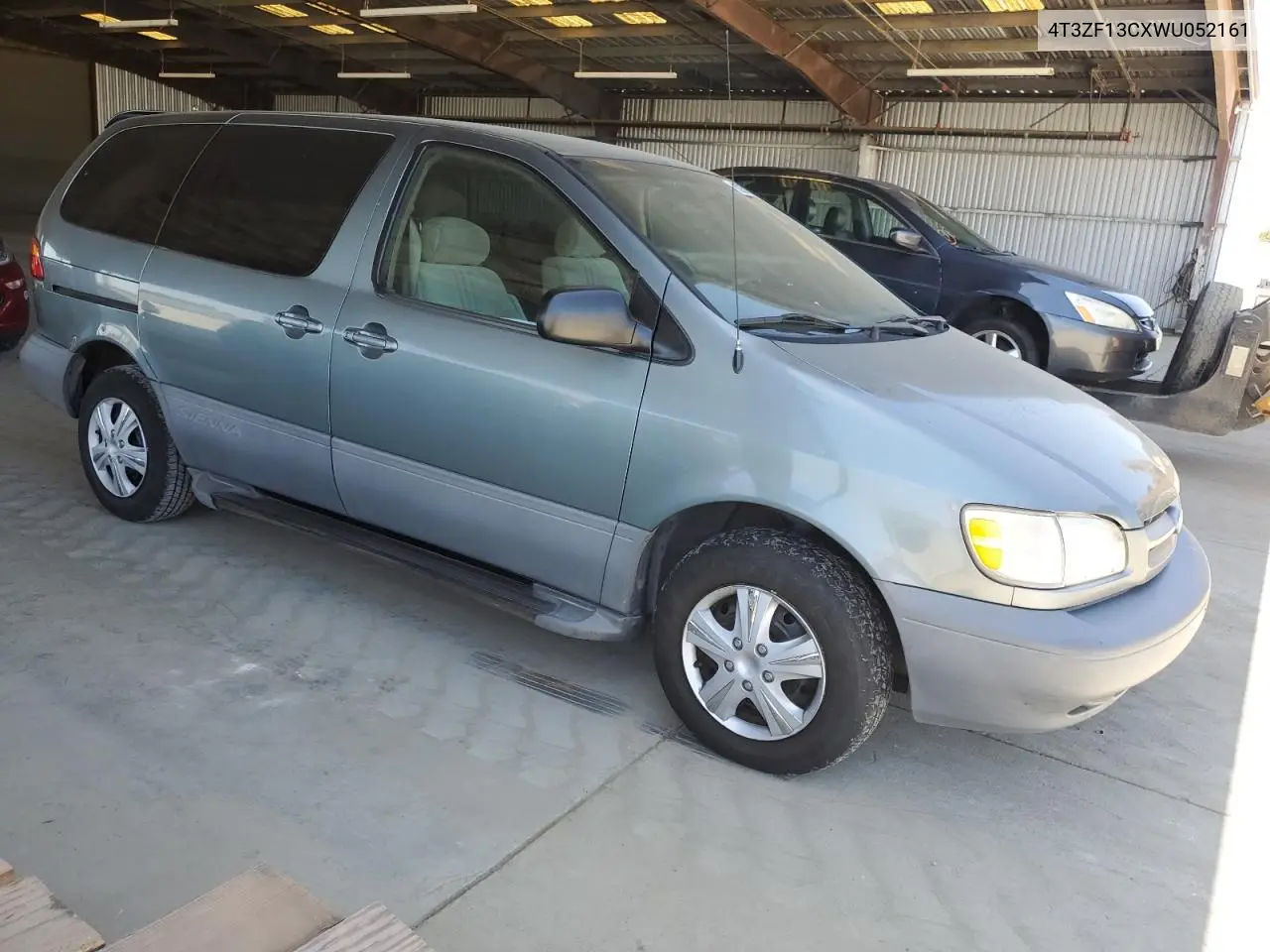 1998 Toyota Sienna Le VIN: 4T3ZF13CXWU052161 Lot: 62871745