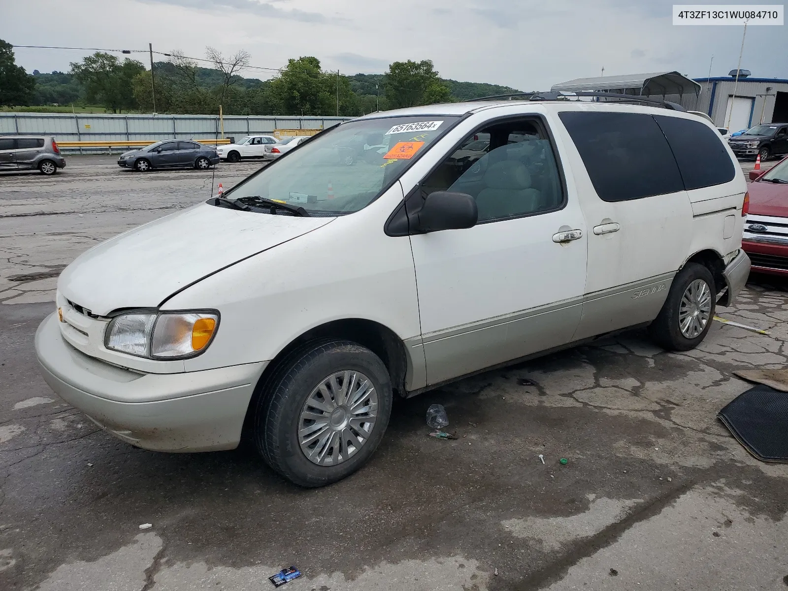 1998 Toyota Sienna Le VIN: 4T3ZF13C1WU084710 Lot: 65163564