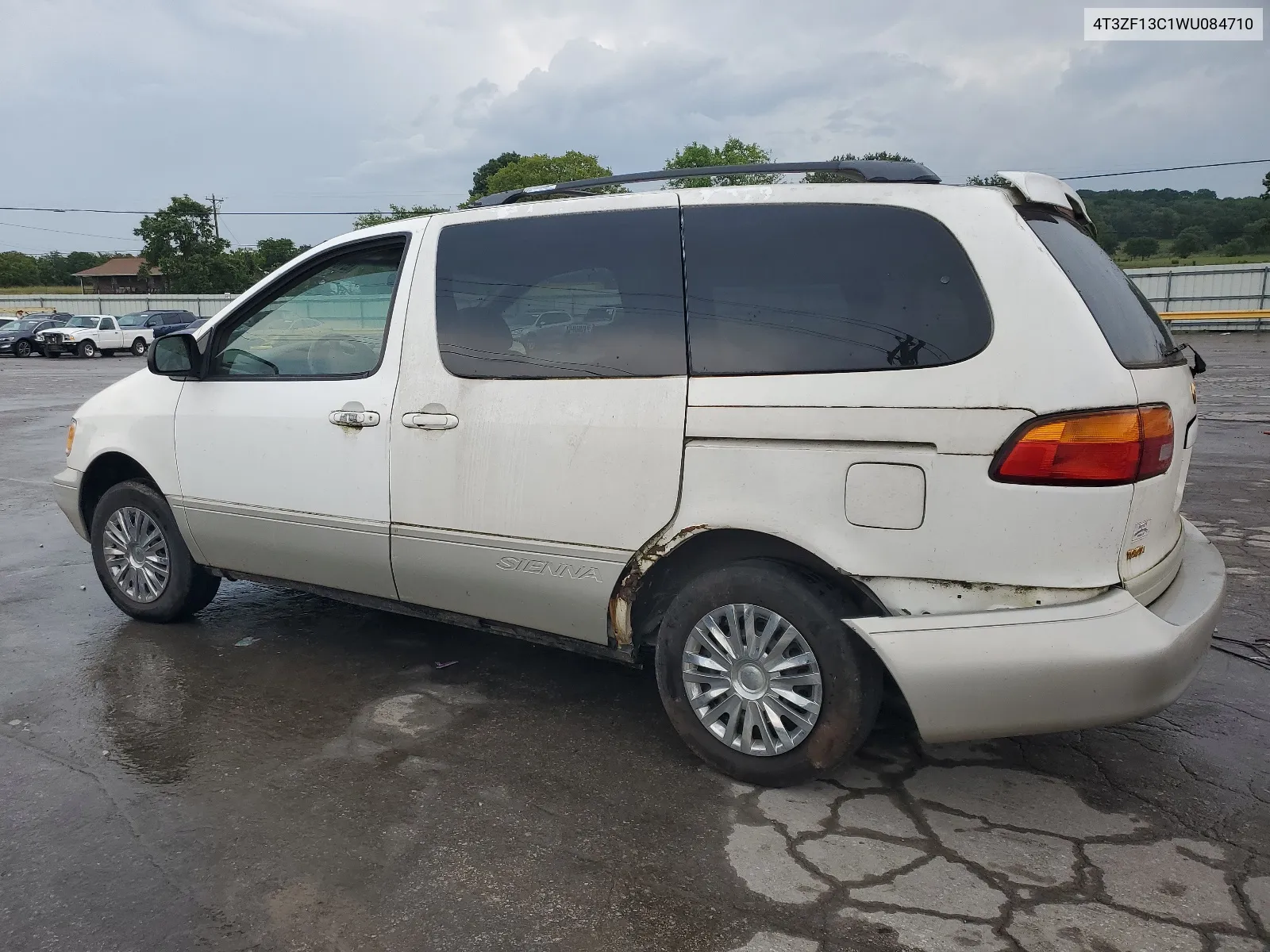 1998 Toyota Sienna Le VIN: 4T3ZF13C1WU084710 Lot: 65163564