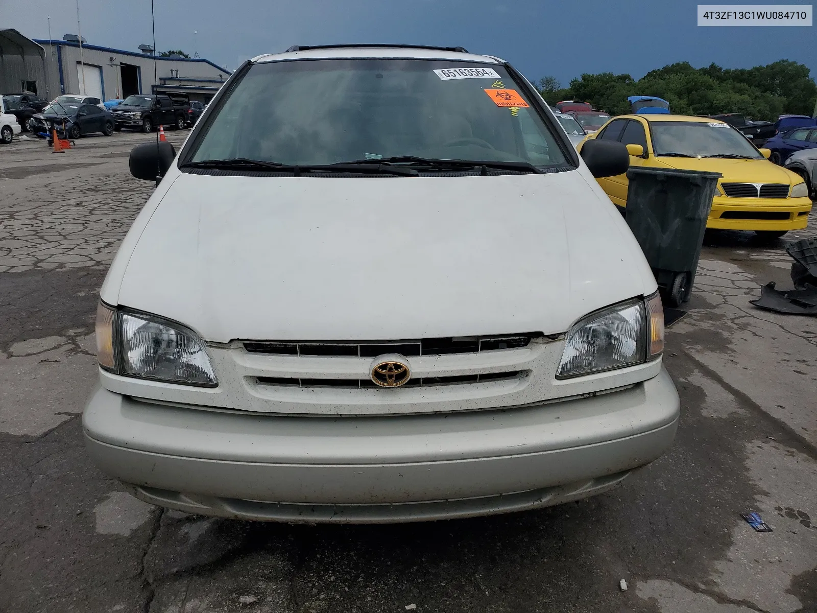 1998 Toyota Sienna Le VIN: 4T3ZF13C1WU084710 Lot: 65163564