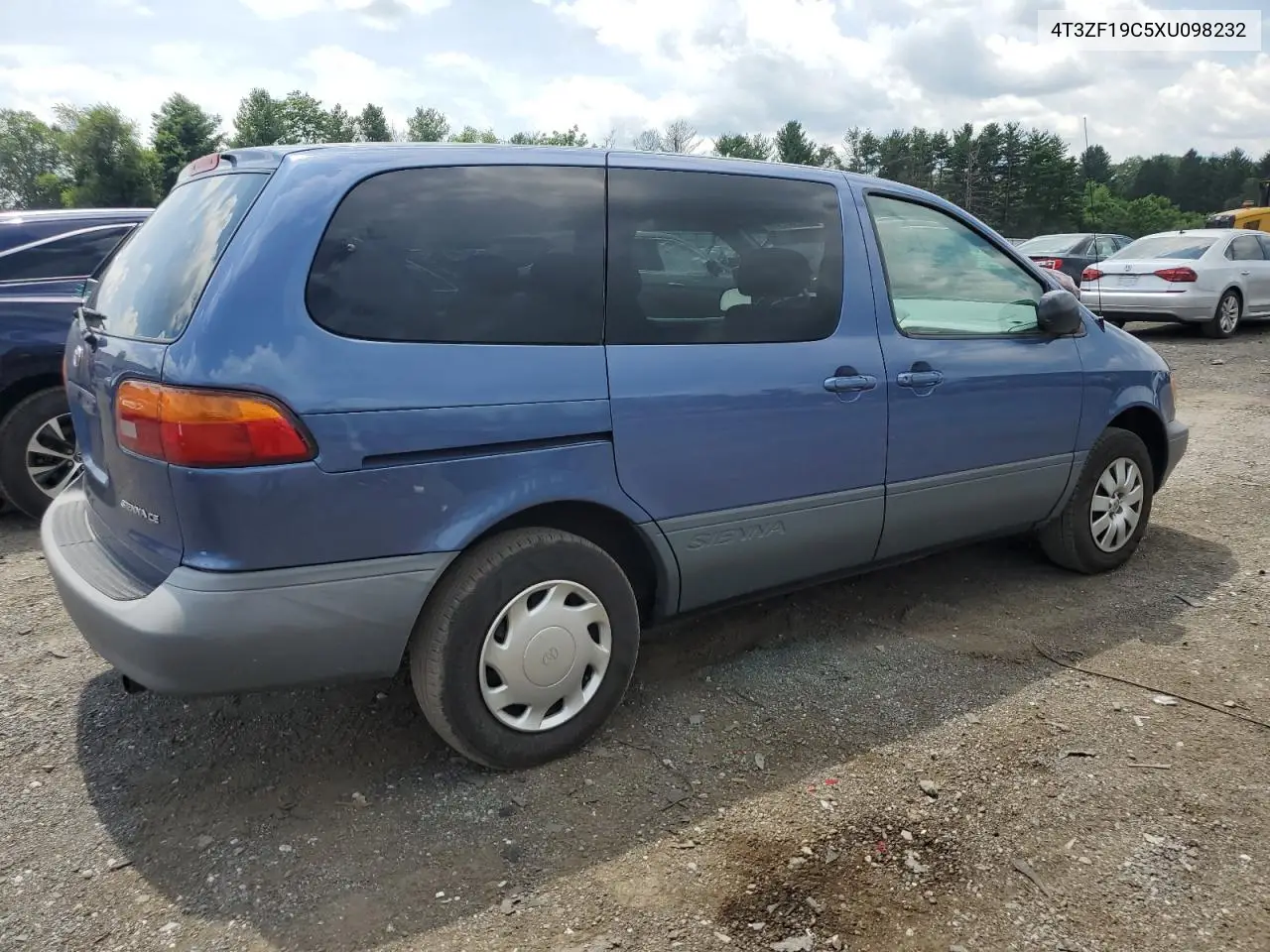 1999 Toyota Sienna Ce VIN: 4T3ZF19C5XU098232 Lot: 63113715
