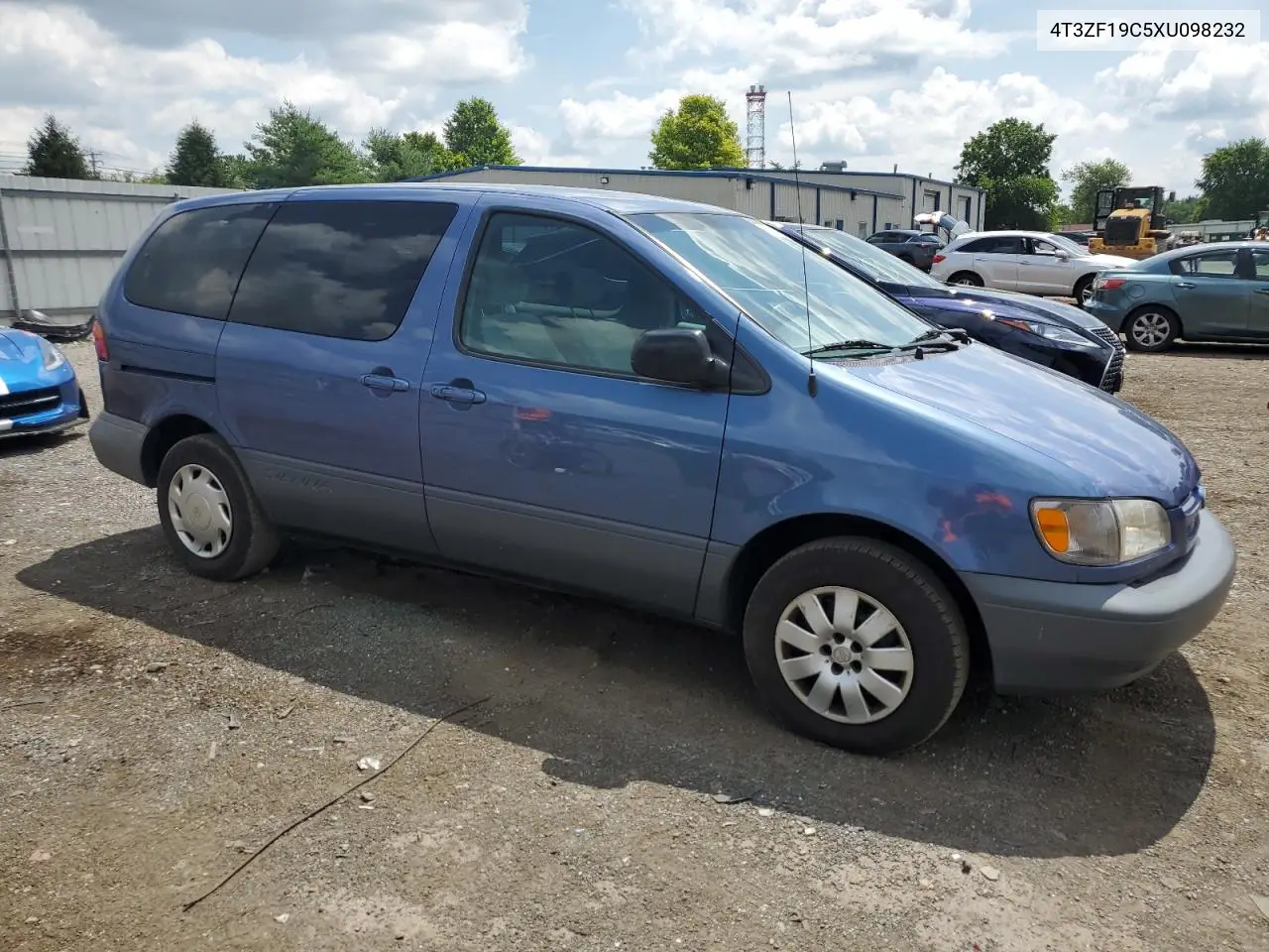 1999 Toyota Sienna Ce VIN: 4T3ZF19C5XU098232 Lot: 63113715