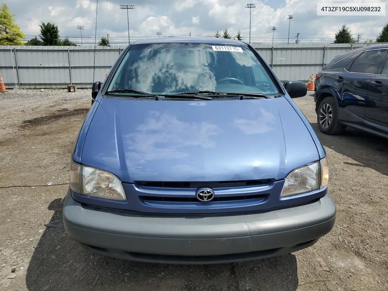 1999 Toyota Sienna Ce VIN: 4T3ZF19C5XU098232 Lot: 63113715