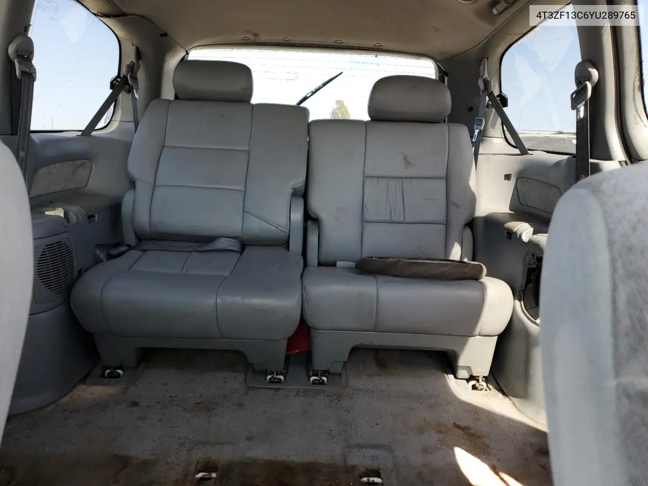 2000 Toyota Sienna Le VIN: 4T3ZF13C6YU289765 Lot: 56023395