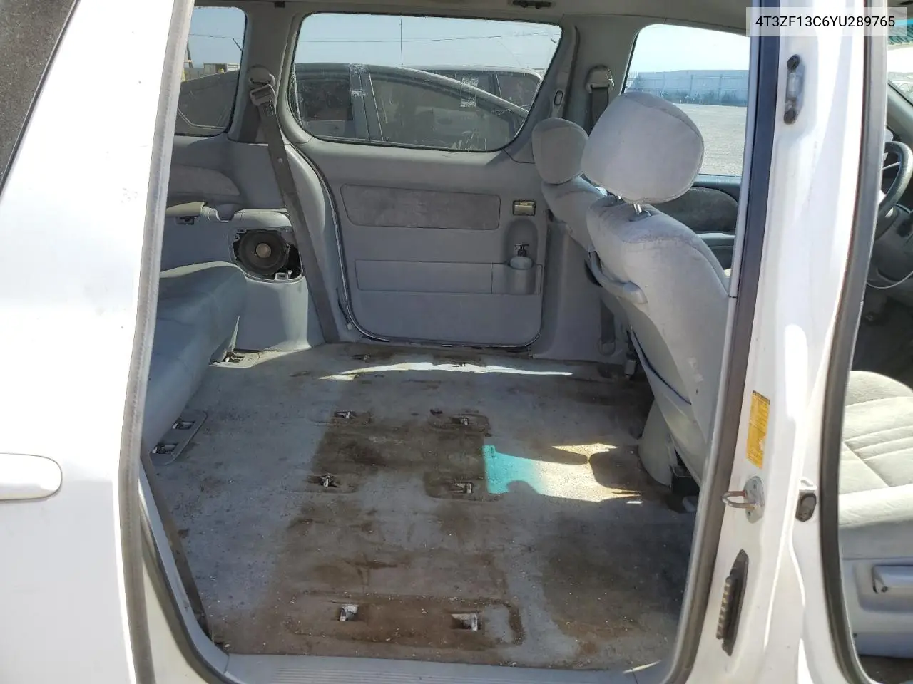 2000 Toyota Sienna Le VIN: 4T3ZF13C6YU289765 Lot: 56023395