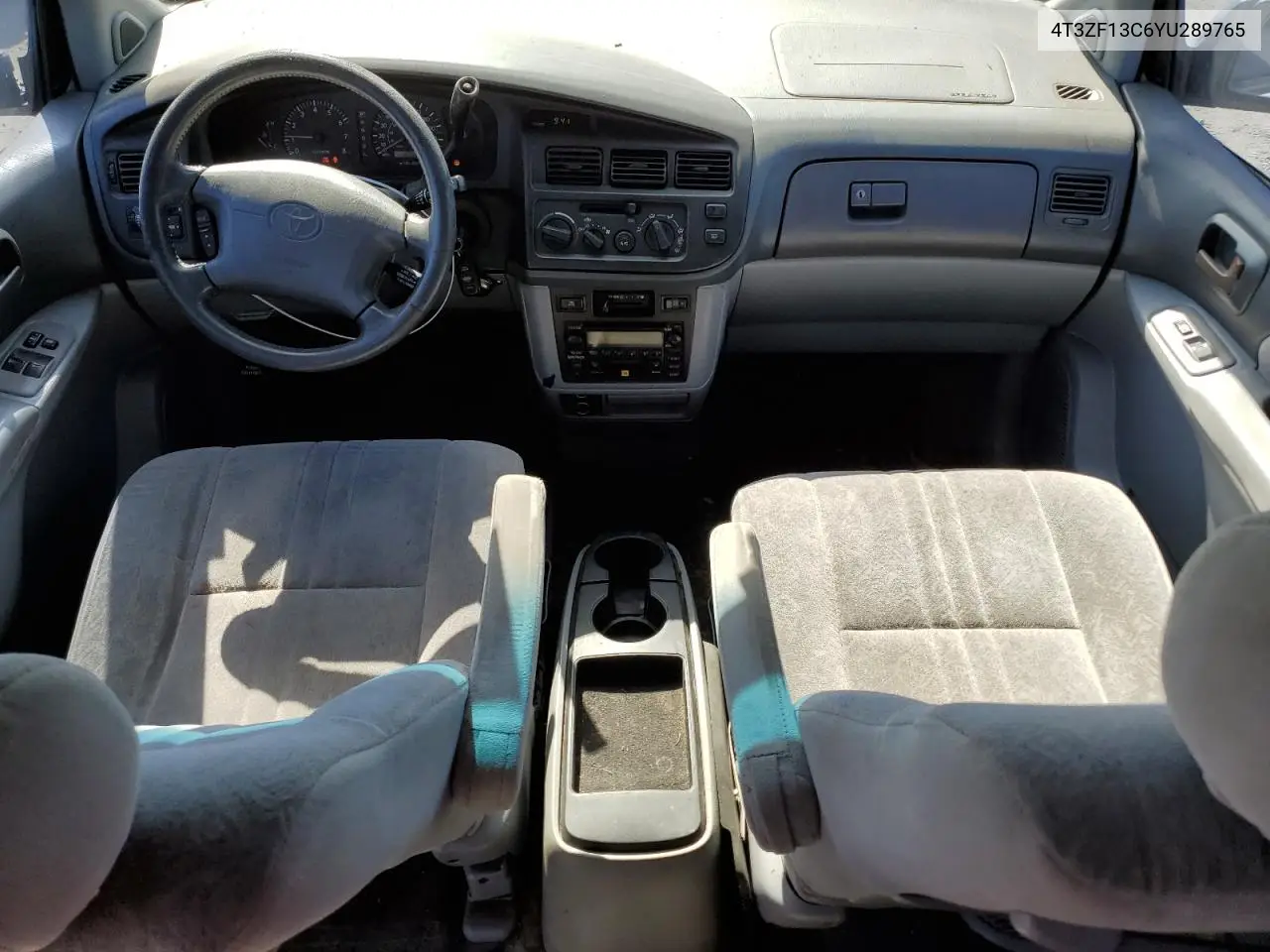 2000 Toyota Sienna Le VIN: 4T3ZF13C6YU289765 Lot: 56023395