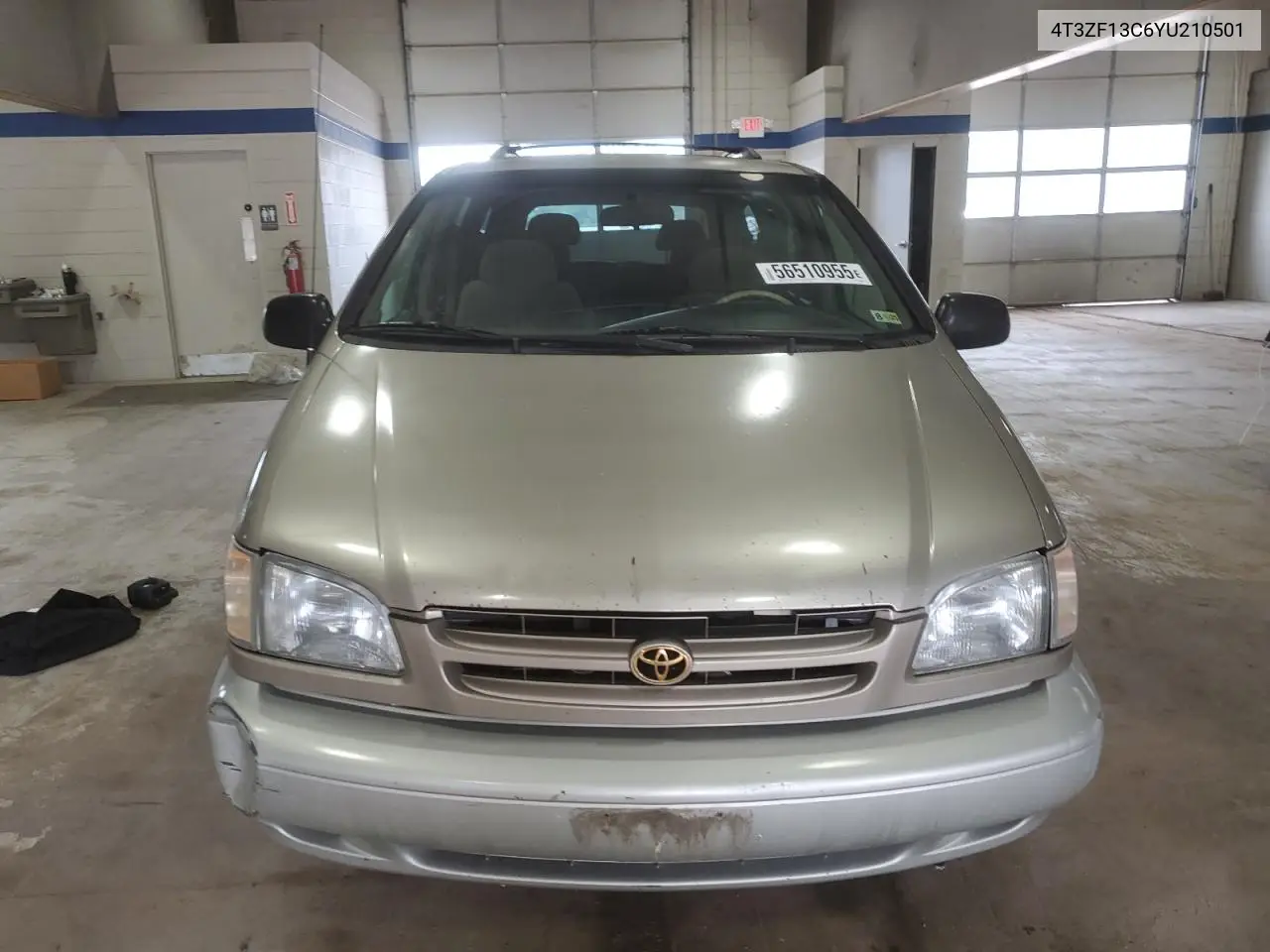2000 Toyota Sienna Le VIN: 4T3ZF13C6YU210501 Lot: 56510955