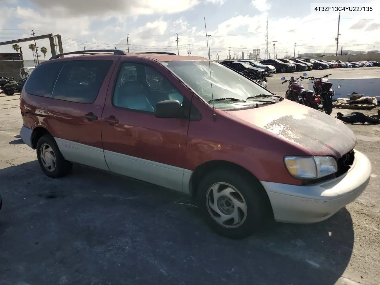 2000 Toyota Sienna Le VIN: 4T3ZF13C4YU227135 Lot: 56706855