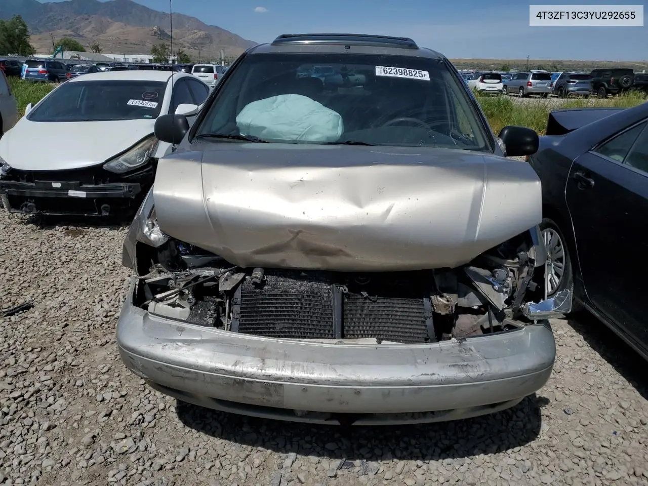 2000 Toyota Sienna Le VIN: 4T3ZF13C3YU292655 Lot: 62398825