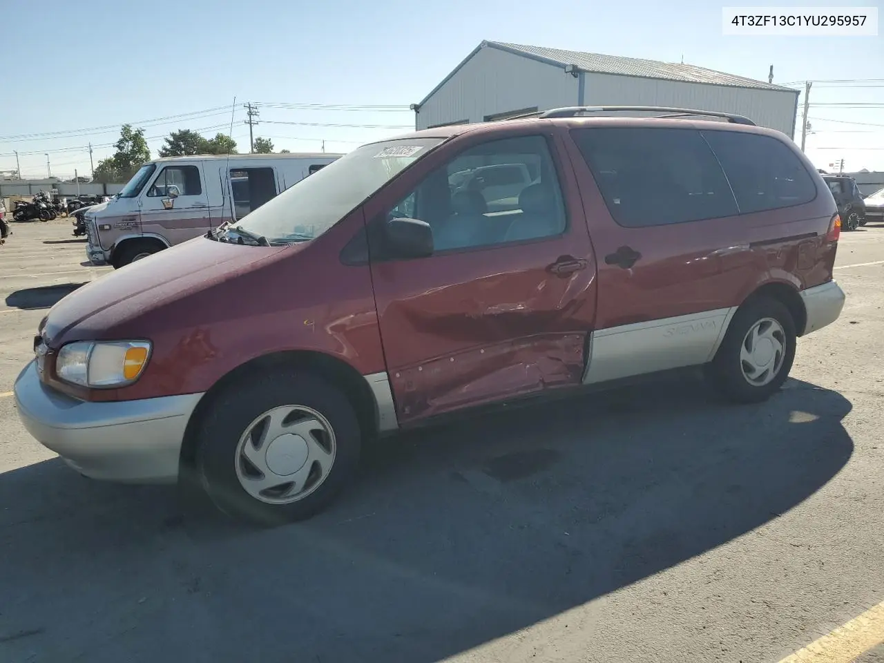 2000 Toyota Sienna Le VIN: 4T3ZF13C1YU295957 Lot: 64620325