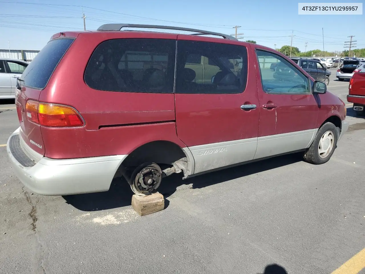 2000 Toyota Sienna Le VIN: 4T3ZF13C1YU295957 Lot: 64620325