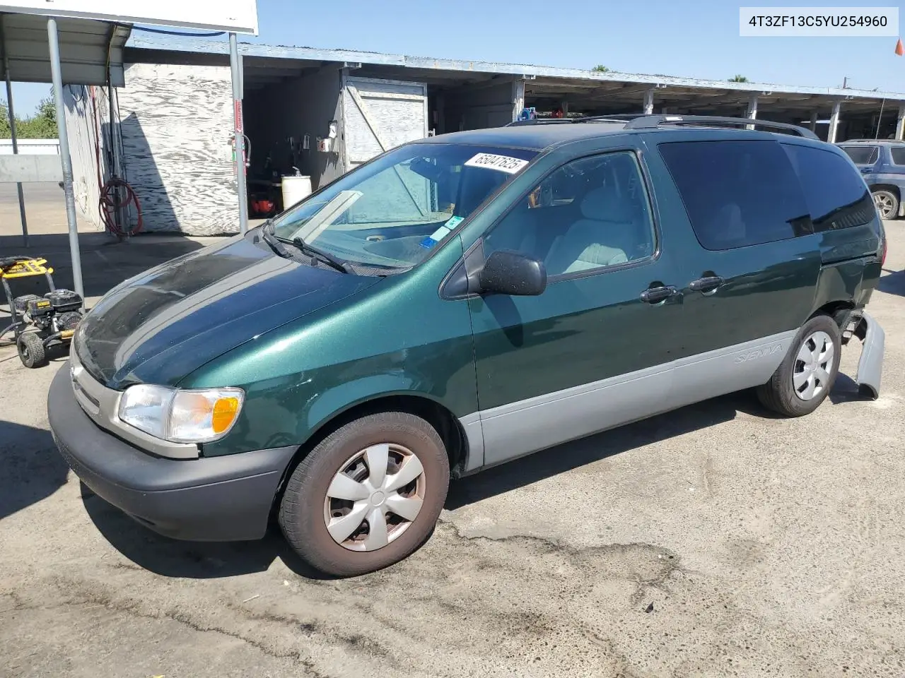2000 Toyota Sienna Le VIN: 4T3ZF13C5YU254960 Lot: 65047625