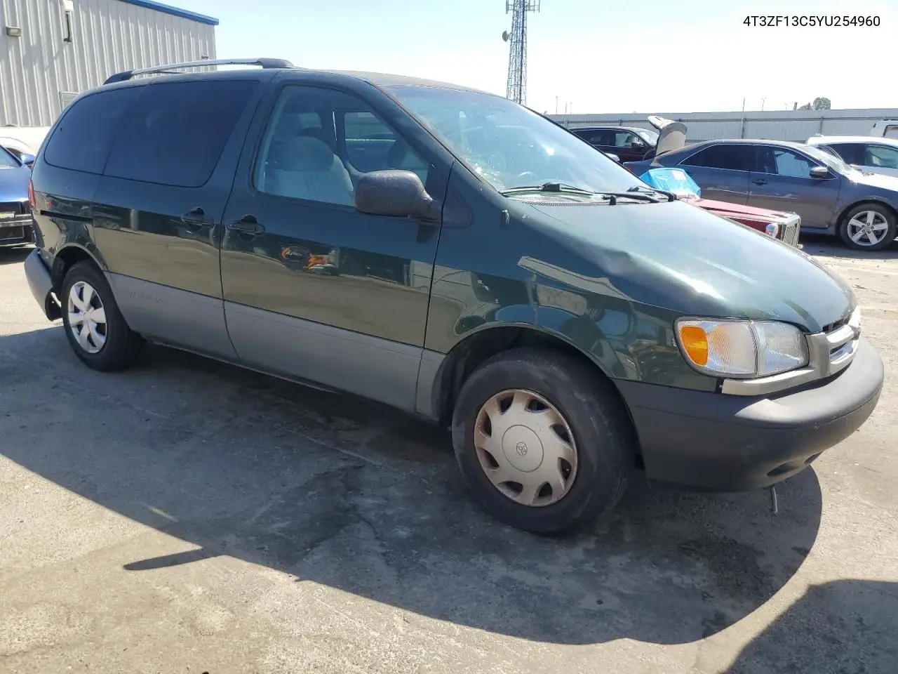 2000 Toyota Sienna Le VIN: 4T3ZF13C5YU254960 Lot: 65047625