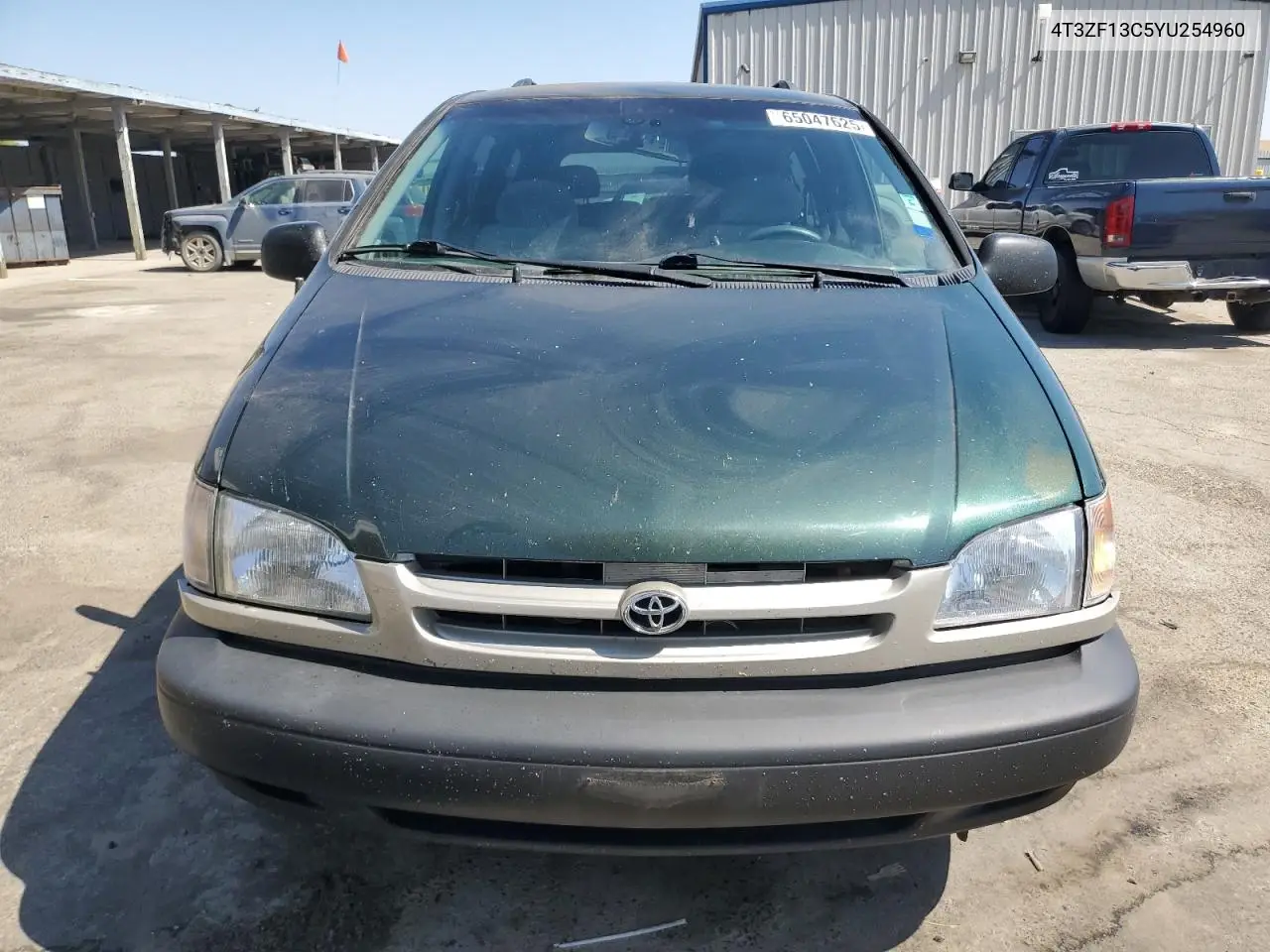 2000 Toyota Sienna Le VIN: 4T3ZF13C5YU254960 Lot: 65047625