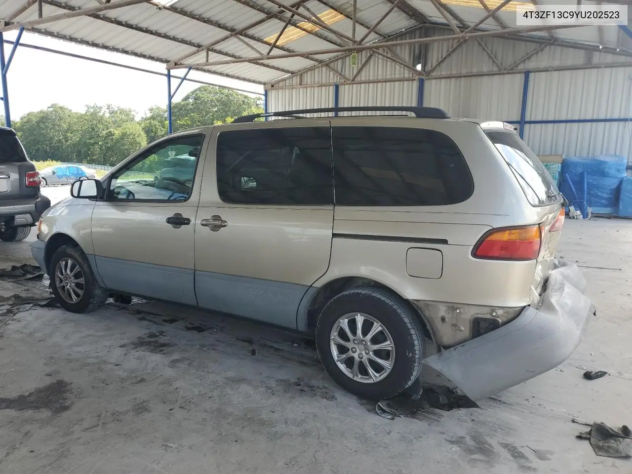 2000 Toyota Sienna Le VIN: 4T3ZF13C9YU202523 Lot: 65237415