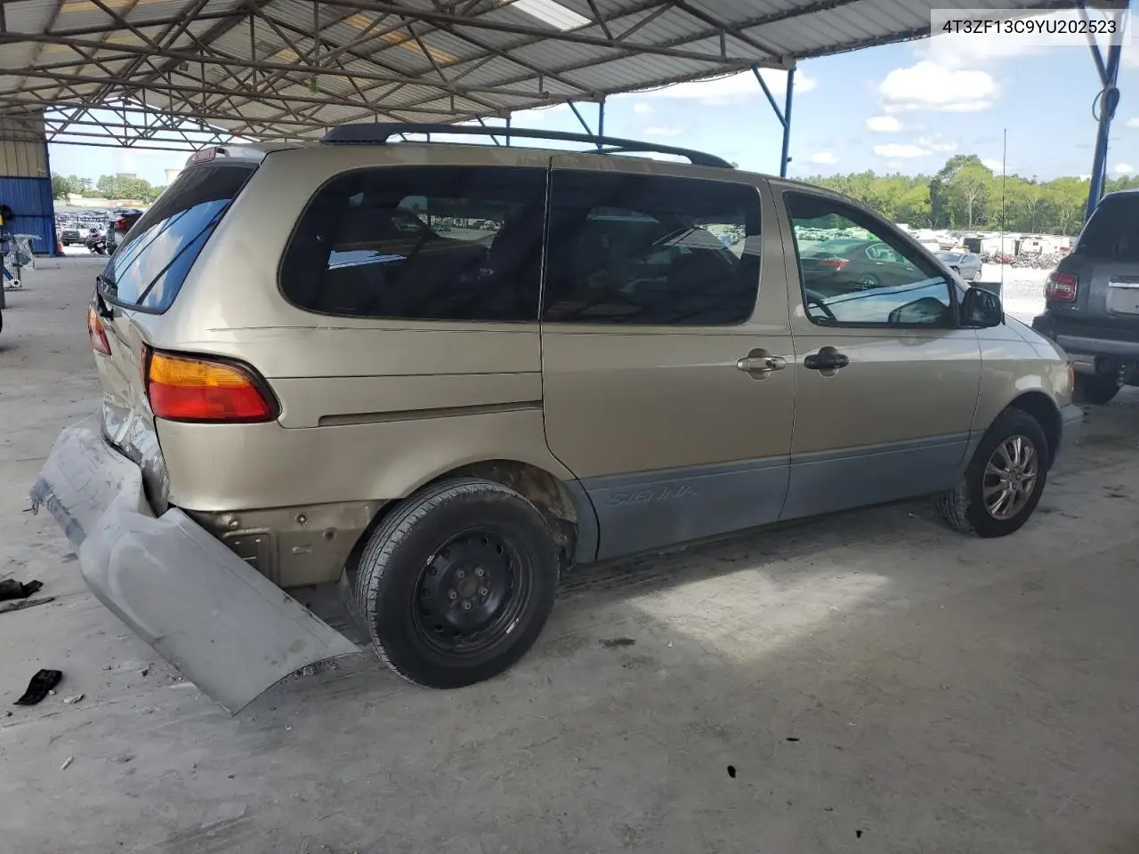 2000 Toyota Sienna Le VIN: 4T3ZF13C9YU202523 Lot: 65237415