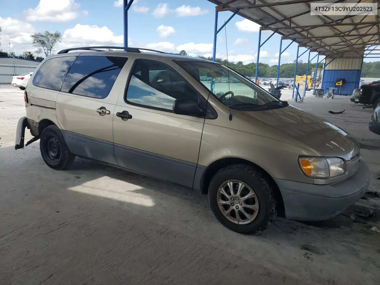 2000 Toyota Sienna Le VIN: 4T3ZF13C9YU202523 Lot: 65237415