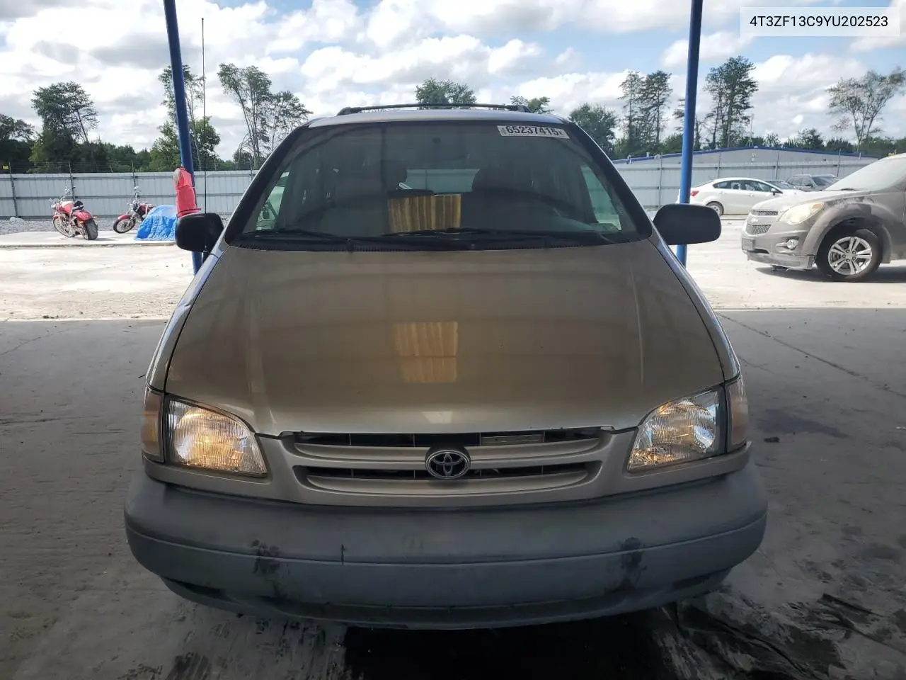 2000 Toyota Sienna Le VIN: 4T3ZF13C9YU202523 Lot: 65237415