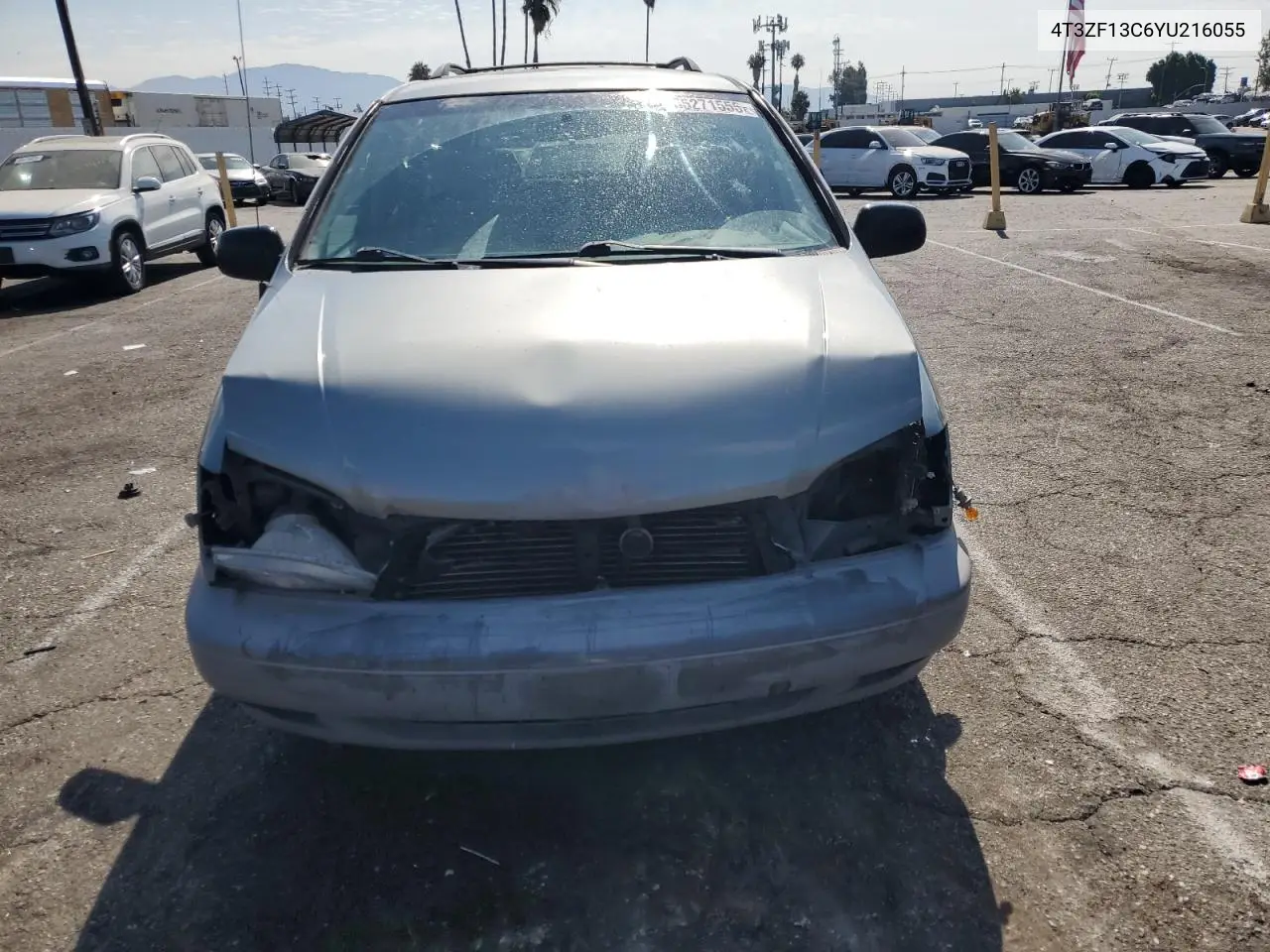 2000 Toyota Sienna Le VIN: 4T3ZF13C6YU216055 Lot: 65271555
