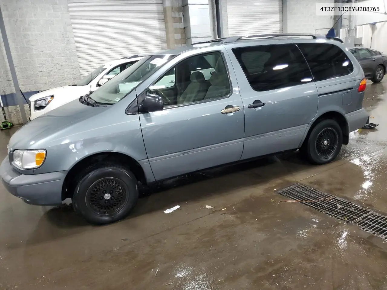 2000 Toyota Sienna Le VIN: 4T3ZF13C8YU208765 Lot: 65516295