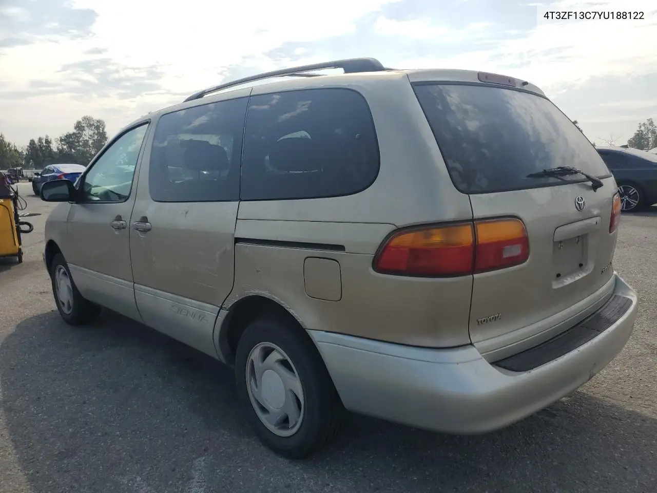 2000 Toyota Sienna Le VIN: 4T3ZF13C7YU188122 Lot: 65561765