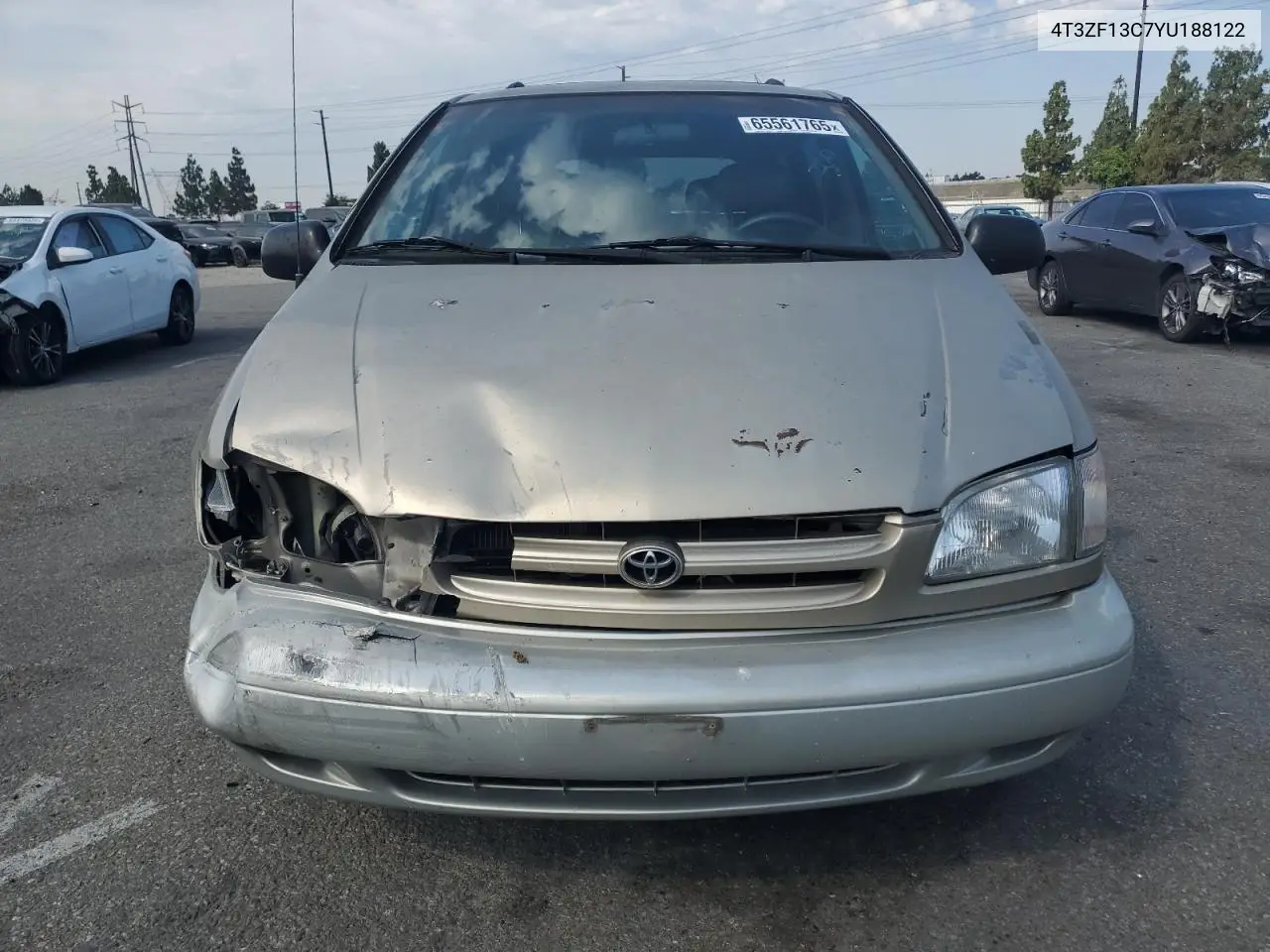 2000 Toyota Sienna Le VIN: 4T3ZF13C7YU188122 Lot: 65561765