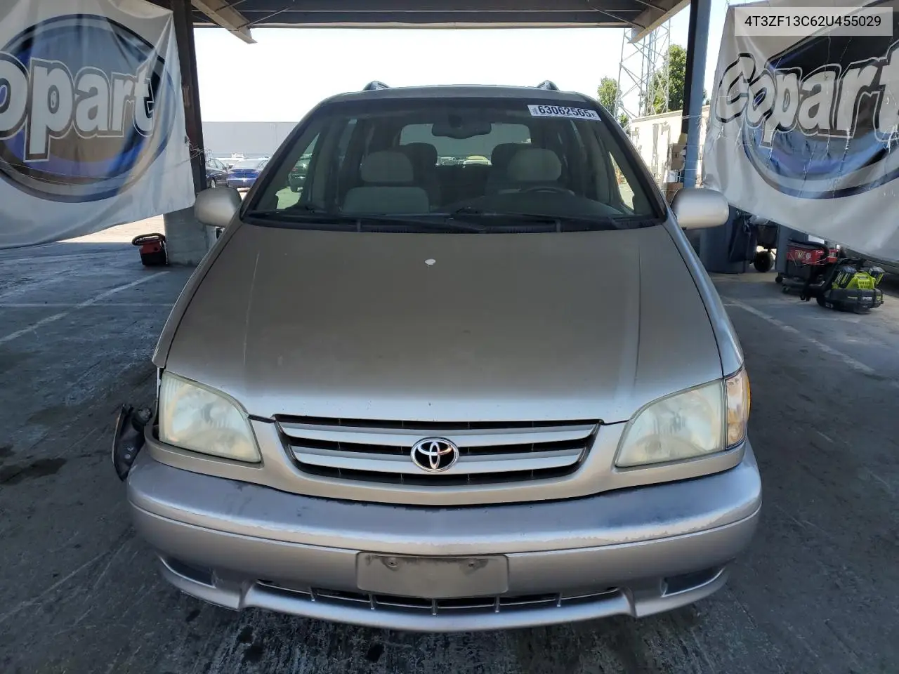 2002 Toyota Sienna Le VIN: 4T3ZF13C62U455029 Lot: 63062565
