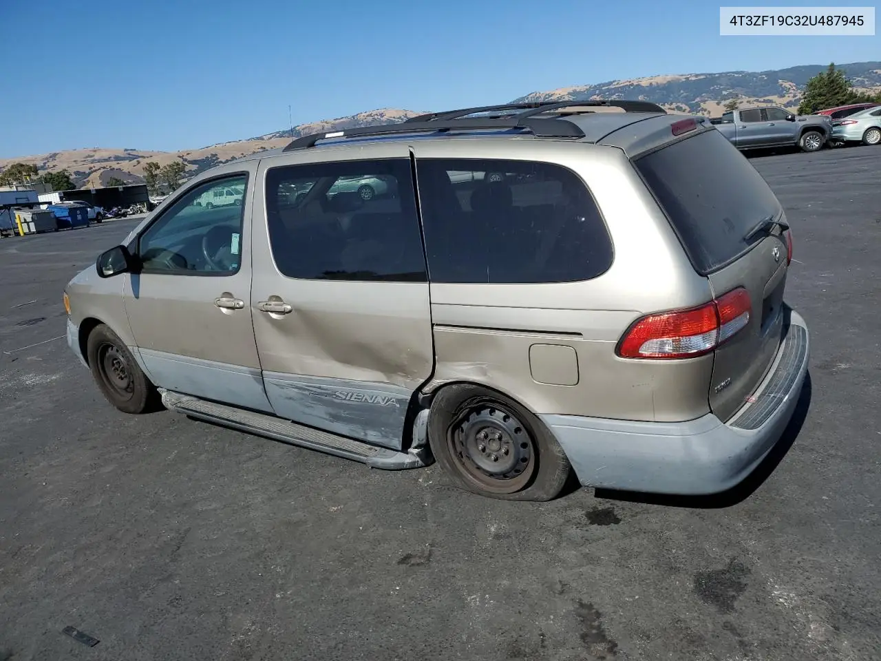2002 Toyota Sienna Ce VIN: 4T3ZF19C32U487945 Lot: 64080805
