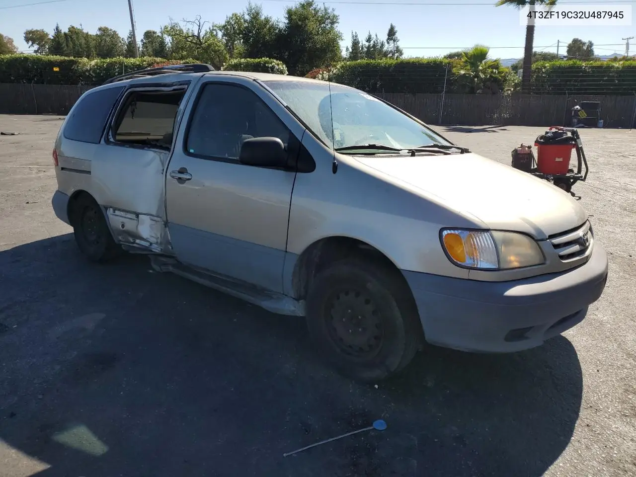 2002 Toyota Sienna Ce VIN: 4T3ZF19C32U487945 Lot: 64080805