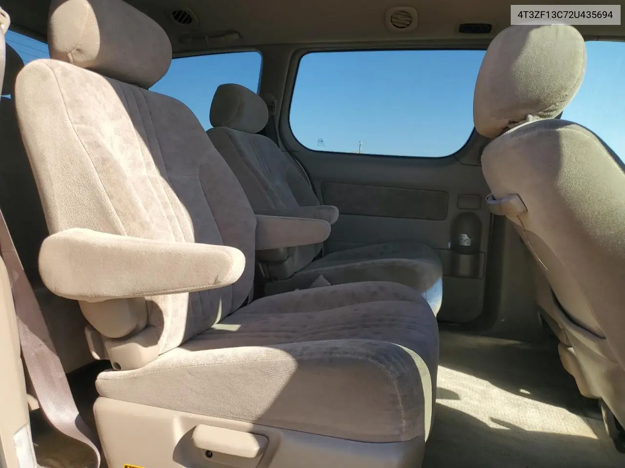 2002 Toyota Sienna Le VIN: 4T3ZF13C72U435694 Lot: 64254495