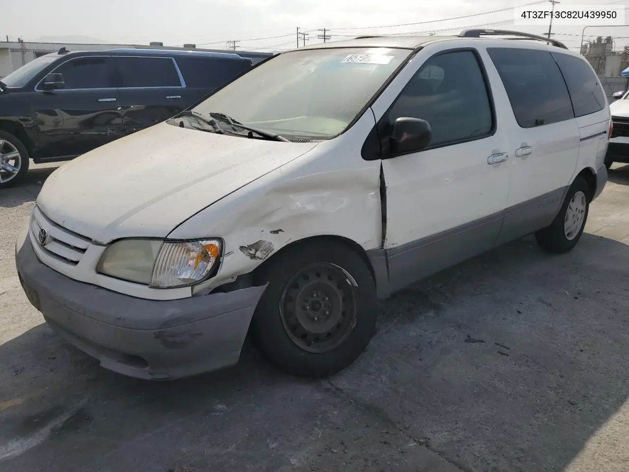 2002 Toyota Sienna Le VIN: 4T3ZF13C82U439950 Lot: 65198235