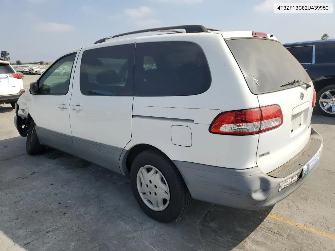 2002 Toyota Sienna Le VIN: 4T3ZF13C82U439950 Lot: 65198235