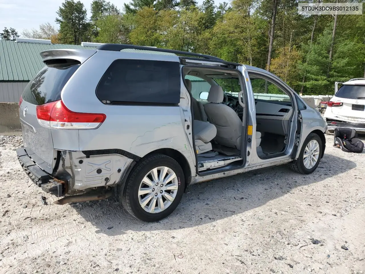 2011 Toyota Sienna Le VIN: 5TDJK3DC9BS012135 Lot: 56464655