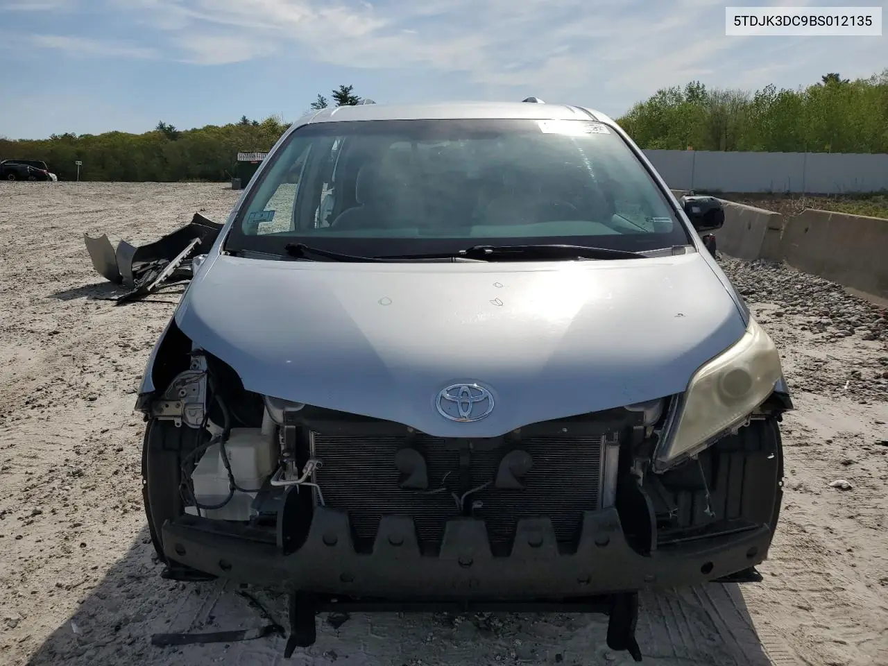 2011 Toyota Sienna Le VIN: 5TDJK3DC9BS012135 Lot: 56464655