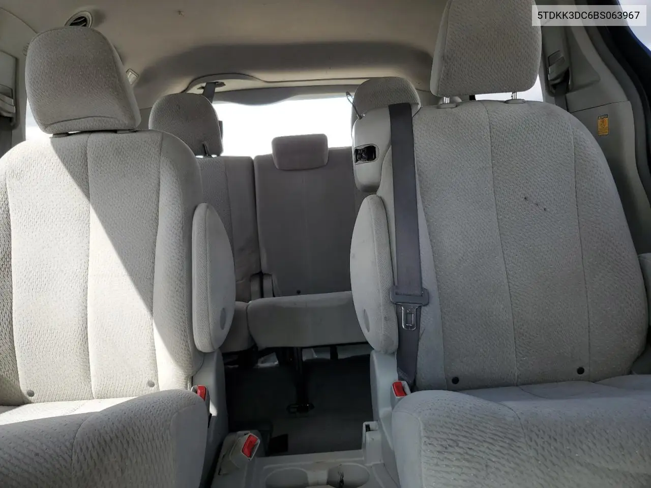 2011 Toyota Sienna Le VIN: 5TDKK3DC6BS063967 Lot: 56696825