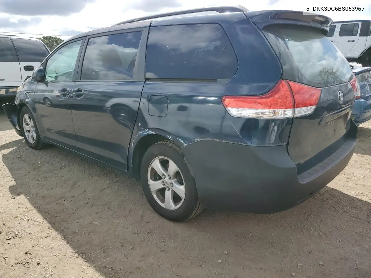 2011 Toyota Sienna Le VIN: 5TDKK3DC6BS063967 Lot: 56696825