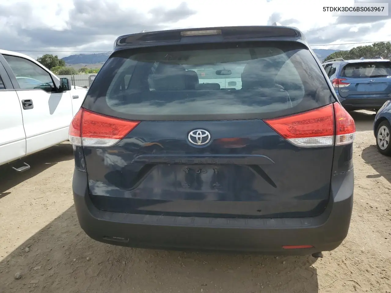 2011 Toyota Sienna Le VIN: 5TDKK3DC6BS063967 Lot: 56696825