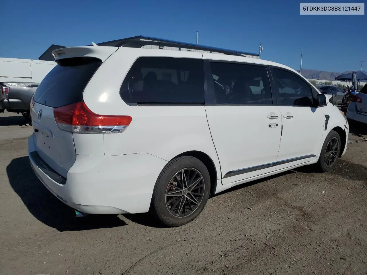 2011 Toyota Sienna Le VIN: 5TDKK3DC8BS121447 Lot: 62517105