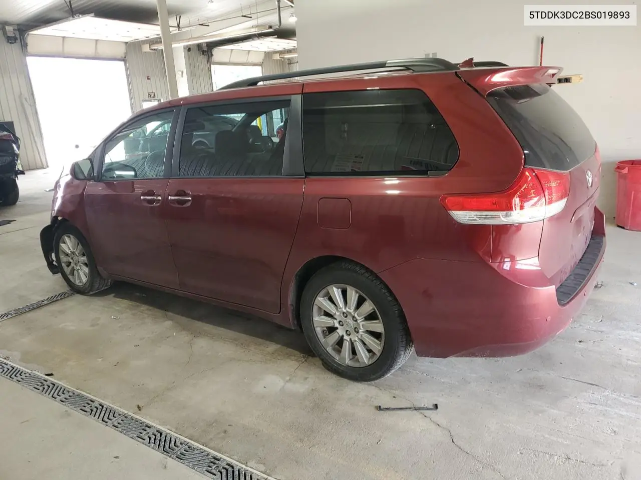 2011 Toyota Sienna Xle VIN: 5TDDK3DC2BS019893 Lot: 62596665