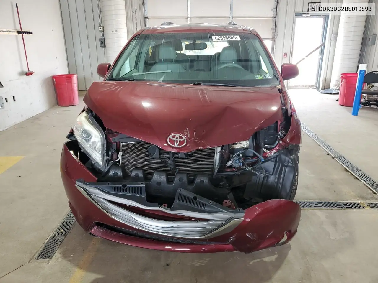 2011 Toyota Sienna Xle VIN: 5TDDK3DC2BS019893 Lot: 62596665