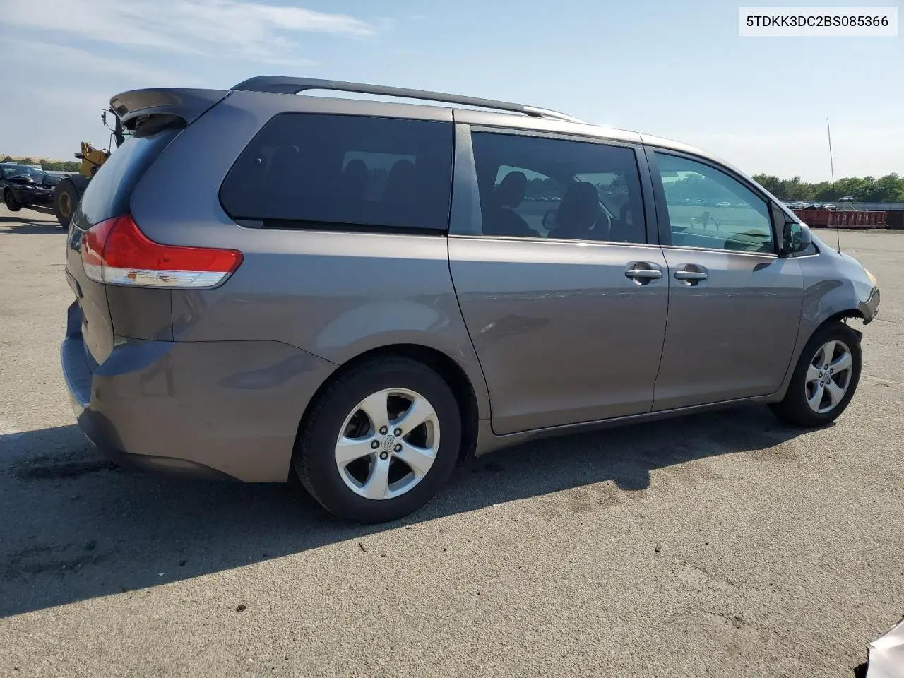 2011 Toyota Sienna Le VIN: 5TDKK3DC2BS085366 Lot: 62728345