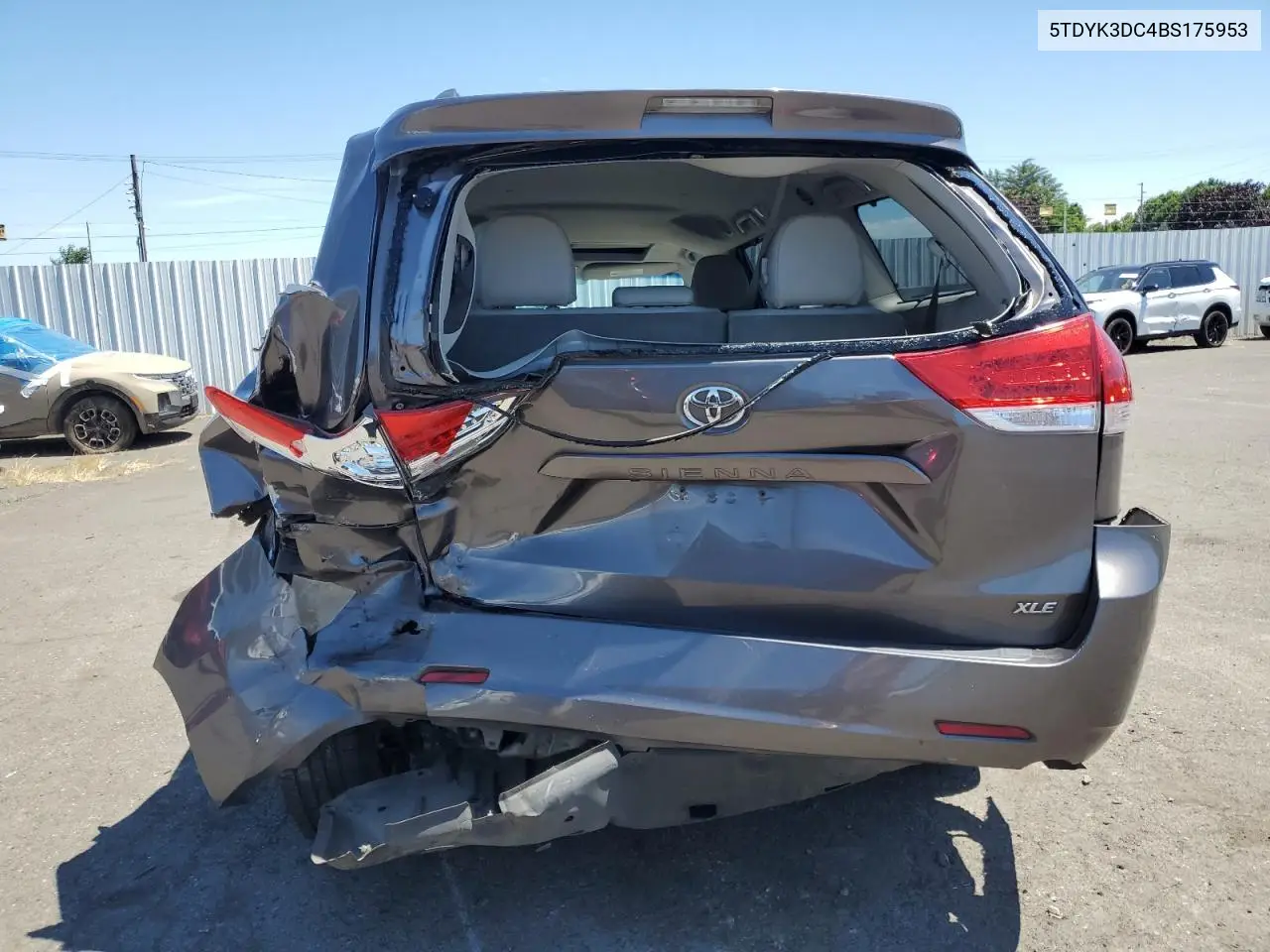 2011 Toyota Sienna Xle VIN: 5TDYK3DC4BS175953 Lot: 63237765