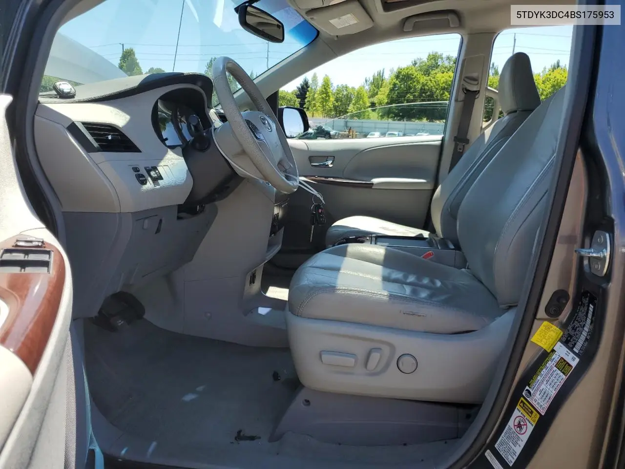 2011 Toyota Sienna Xle VIN: 5TDYK3DC4BS175953 Lot: 63237765