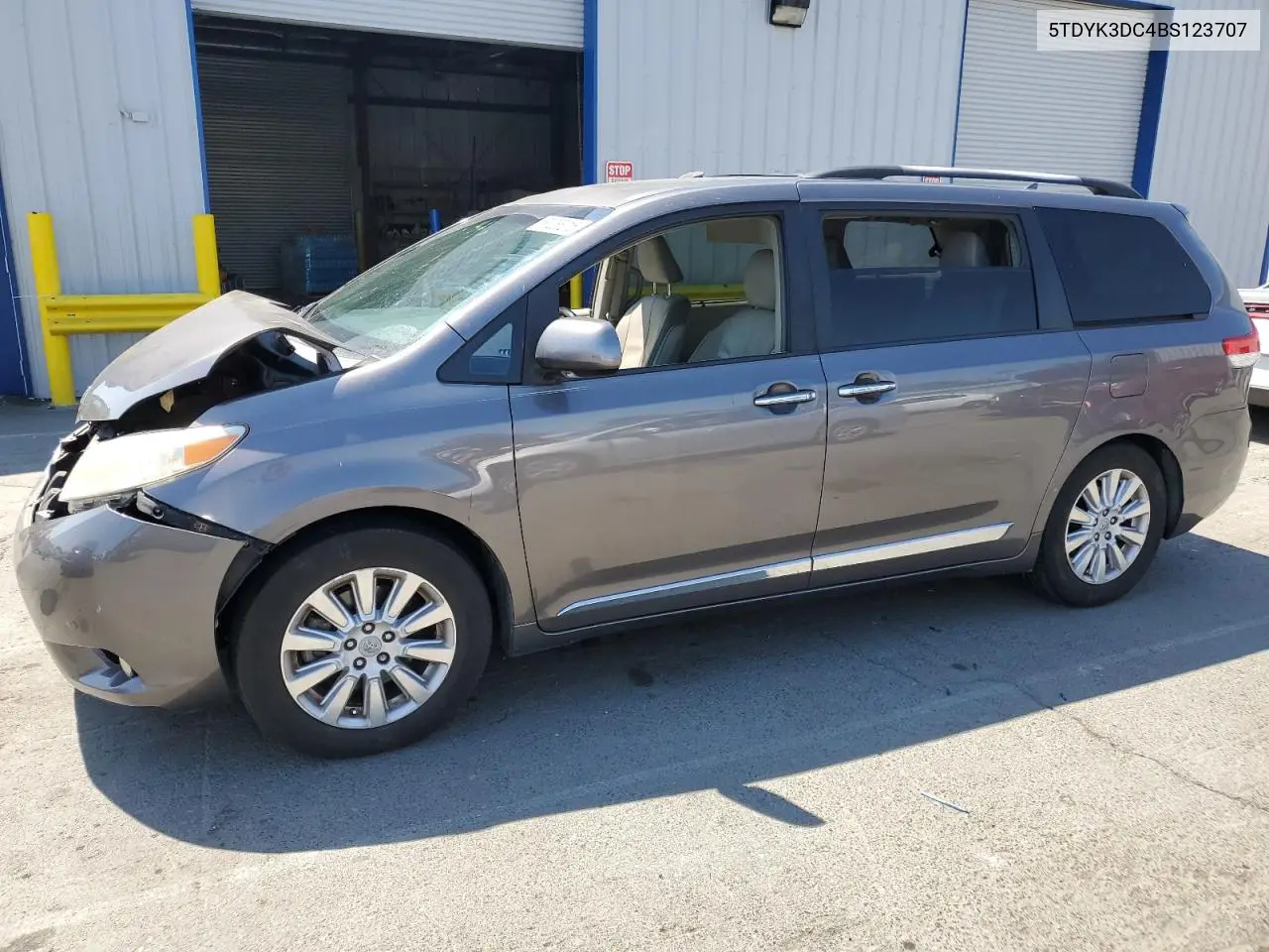 2011 Toyota Sienna Xle VIN: 5TDYK3DC4BS123707 Lot: 63265215