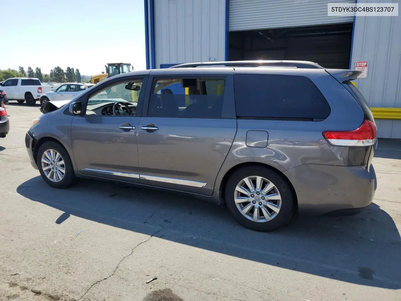 2011 Toyota Sienna Xle VIN: 5TDYK3DC4BS123707 Lot: 63265215